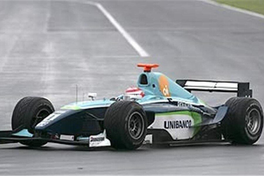 Hamilton defendió su liderato ante Piquet con una exhibición